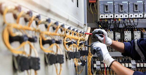 Professional Electrician technician working in Osceola, MO